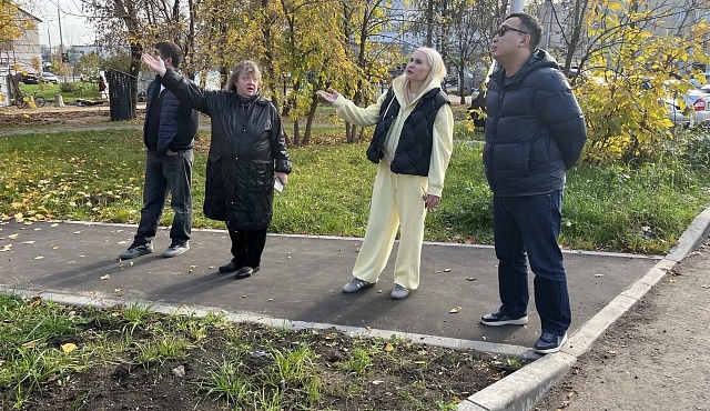 Глава управы Мария Кондратенкова провела традиционный субботний обход территории по адресу: шоссе Энтузиастов, д.23а.