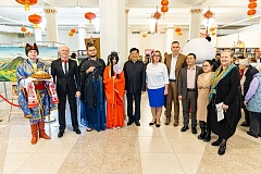 Общественные советники посетили выставку «Диалог культур без перевода» в РЦ «Место встречи „Родина“»
